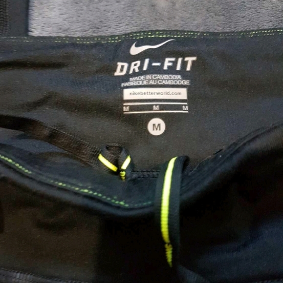 NIKE WOMEN'S LEGENDARY TIGHTS - MEDIUM - Picture 2 of 2